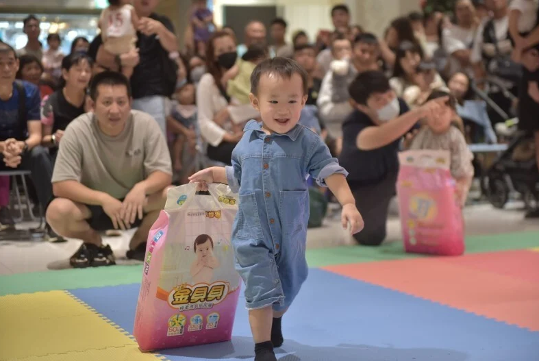 「育嬰留停照顧彈性化新制」元旦上路 友善職場 助新手爸媽兼顧工作、家庭